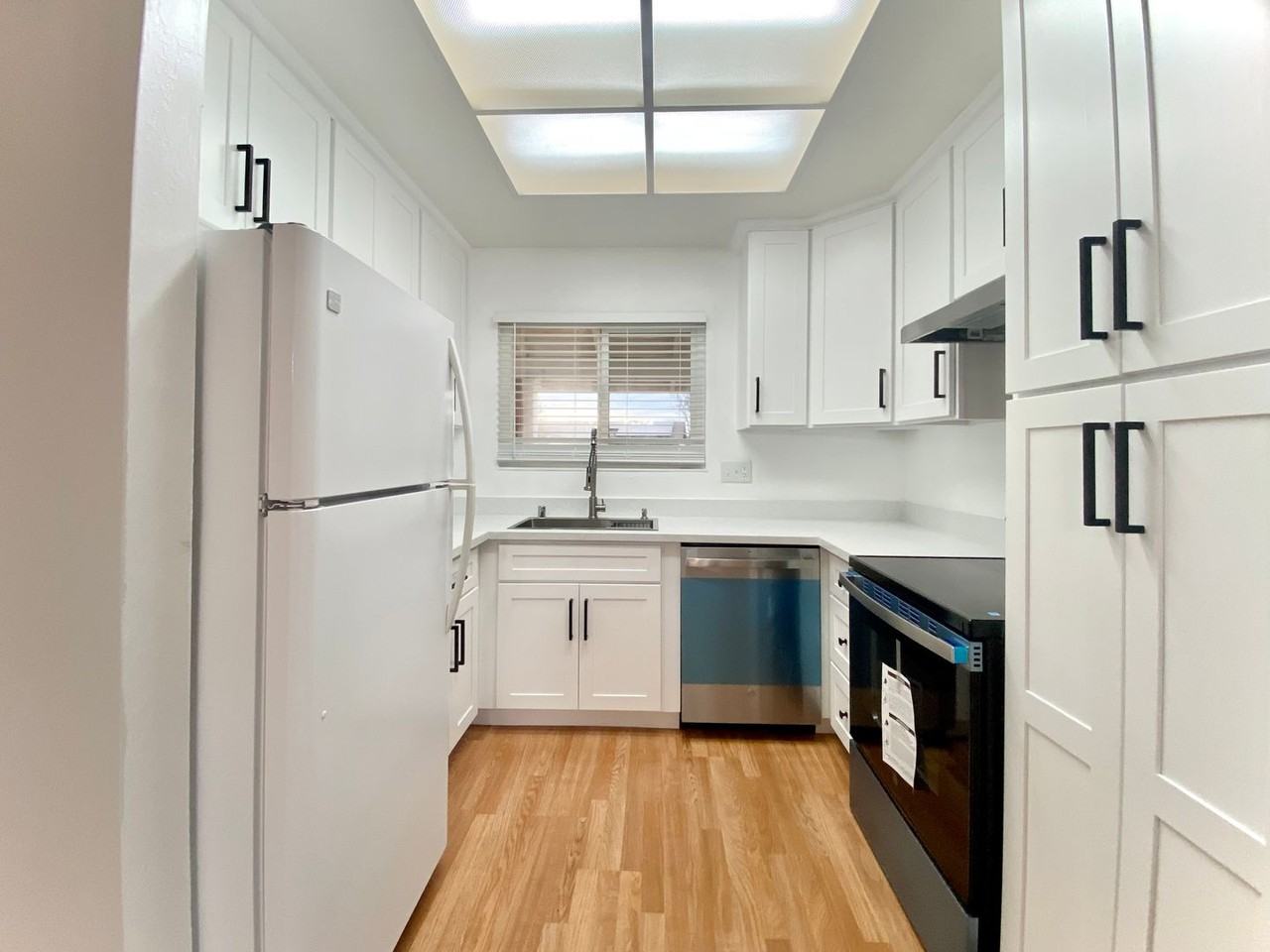 2156 Hartford Dr - Photo 5 of 20