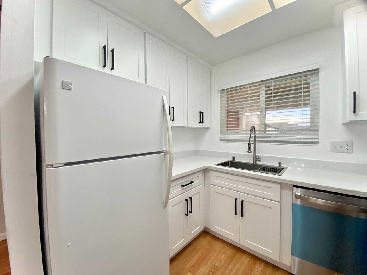 2156 Hartford Dr - Photo 7 of 20