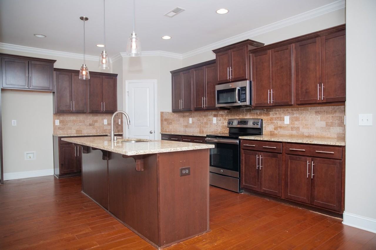 1433 Clearwater Dr Ne - Photo 4 of 11