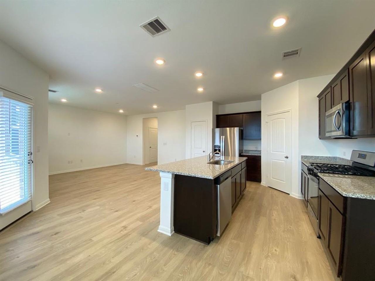 217 Saide St - Photo 2 of 7