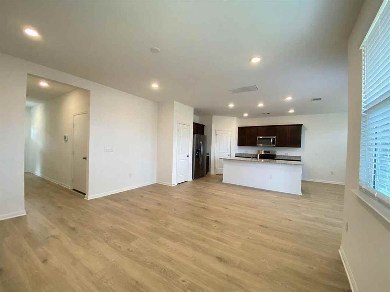 217 Saide St - Photo 4 of 7