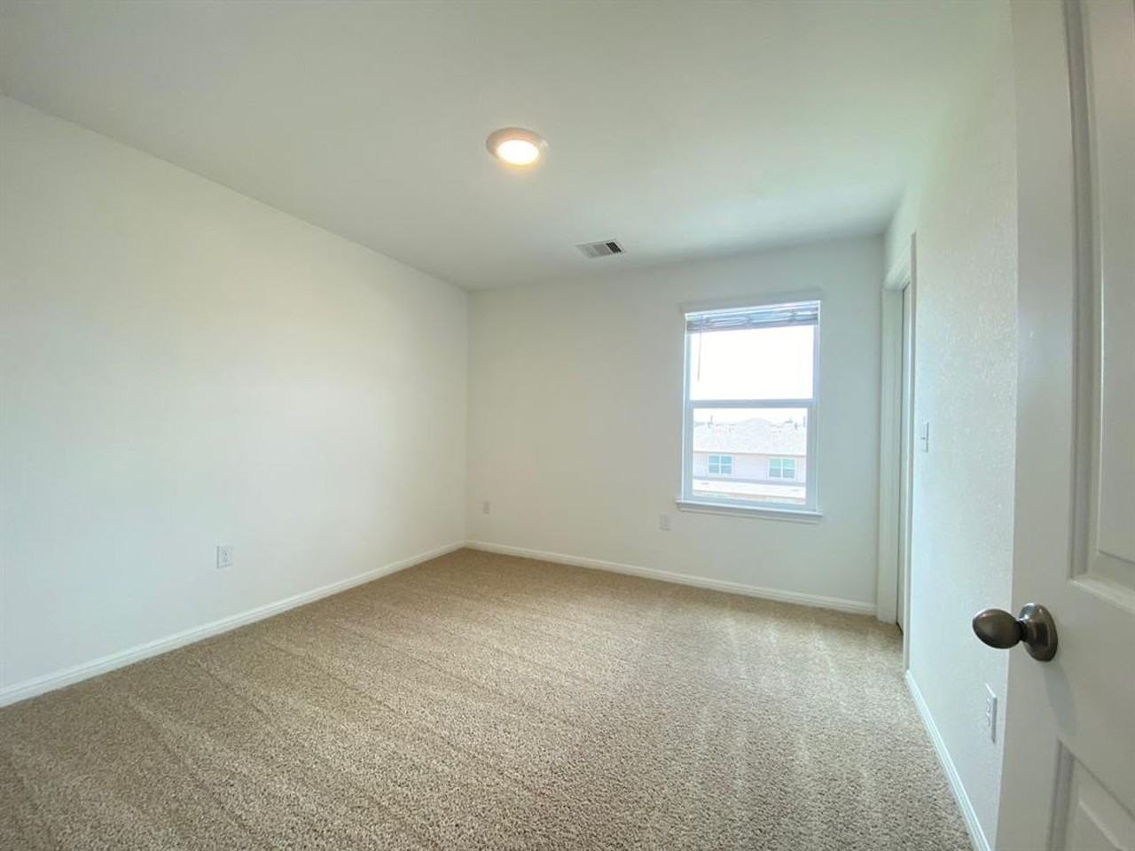 217 Saide St - Photo 5 of 7