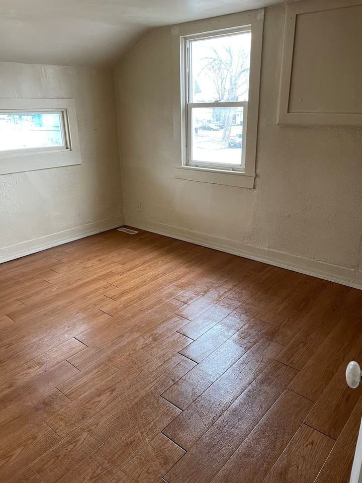 317 Linn St - Photo 3 of 8