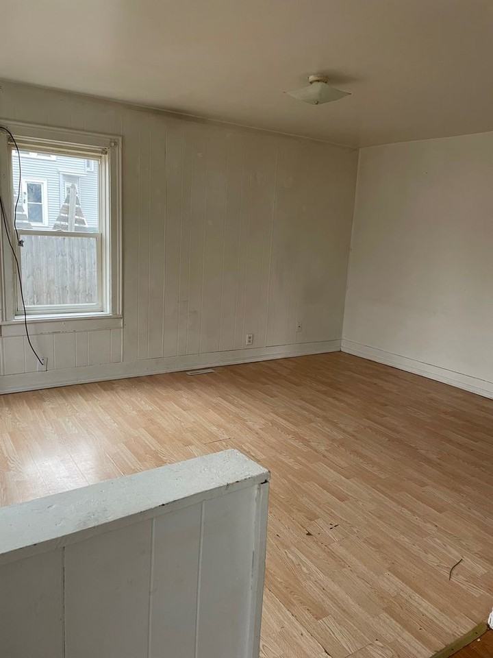 317 Linn St - Photo 4 of 8