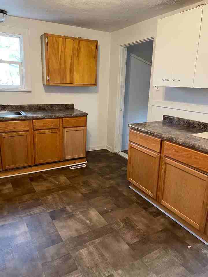 317 Linn St - Photo 5 of 8