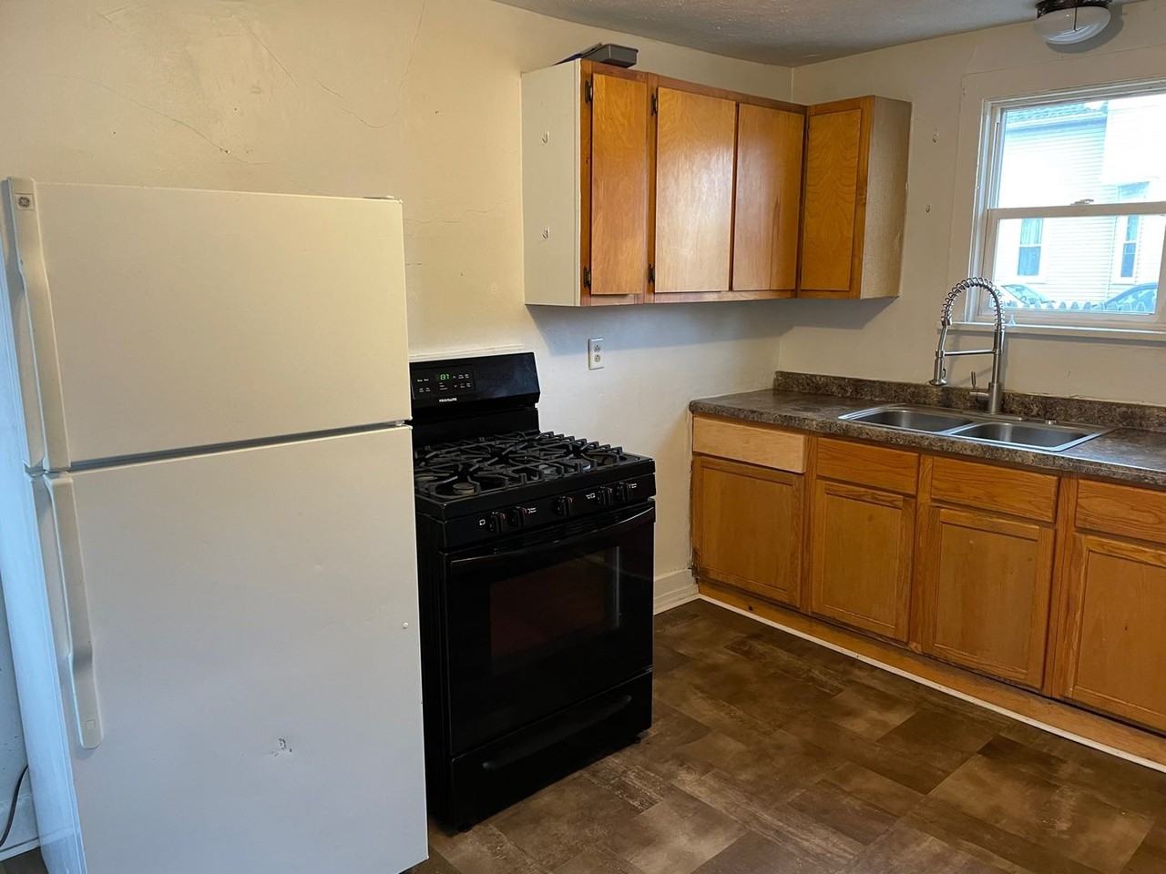 317 Linn St - Photo 6 of 8