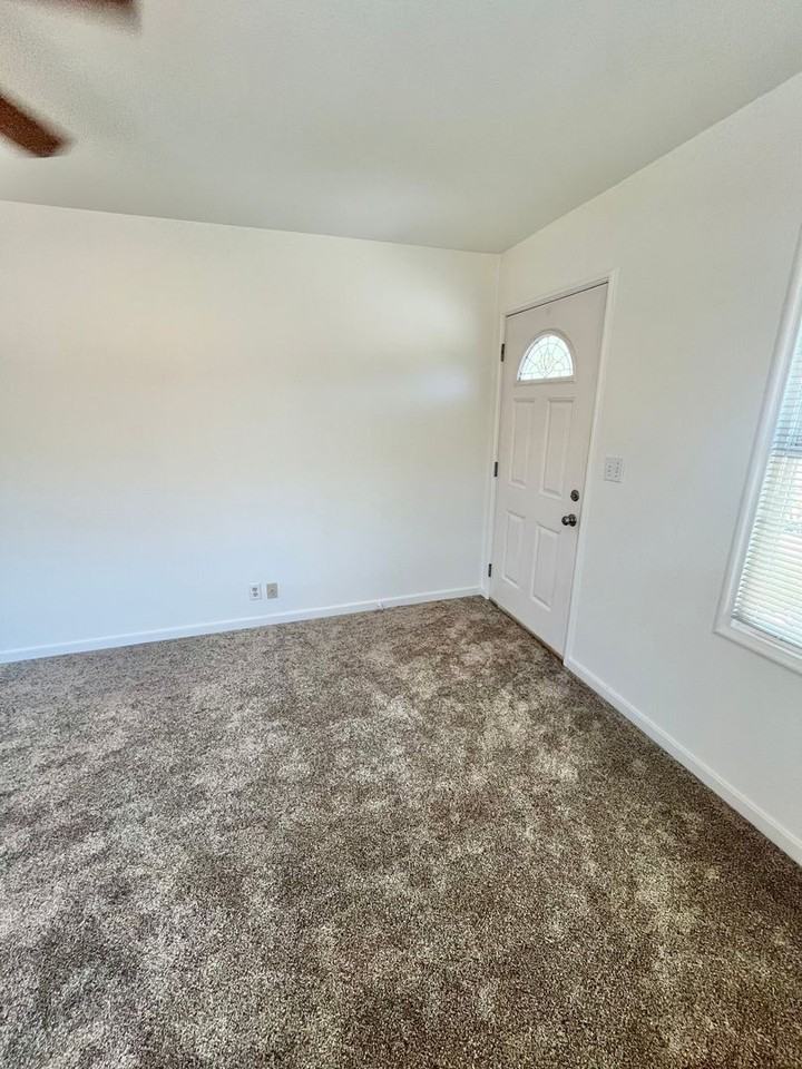 1619 Vine St - Photo 3 of 25