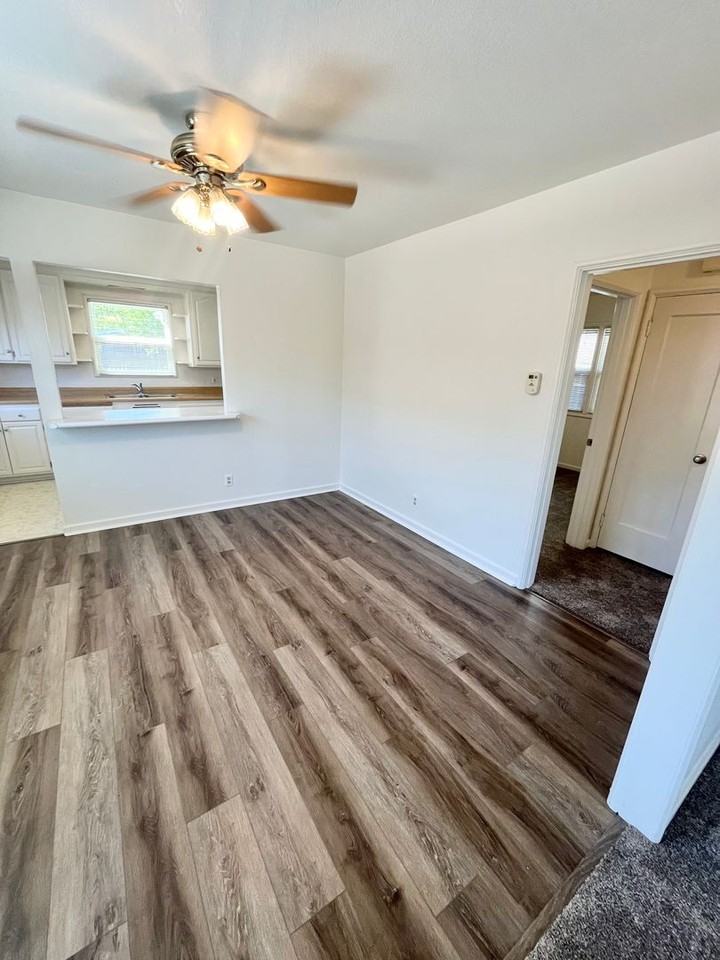 1619 Vine St - Photo 5 of 25