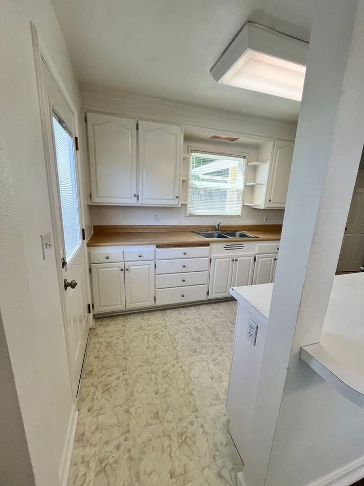 1619 Vine St - Photo 7 of 25