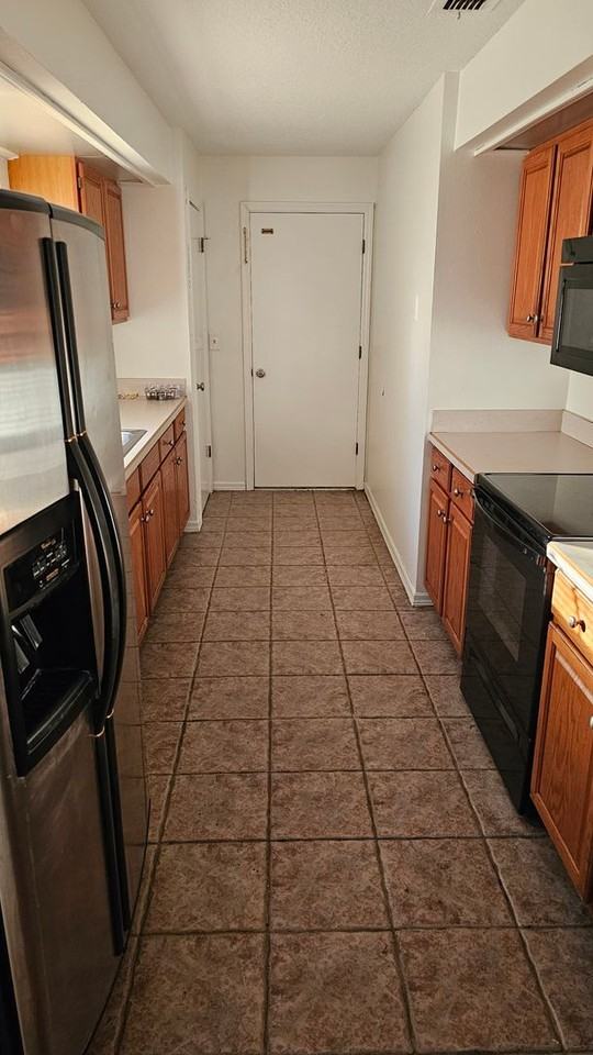 372 E Beach St - Photo 4 of 16