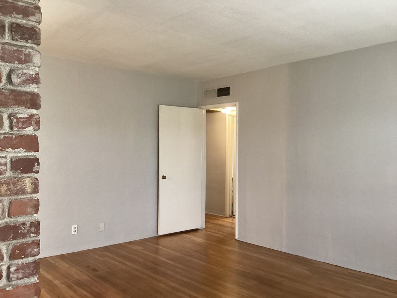 1534 W Cambridge Ave - Photo 3 of 21