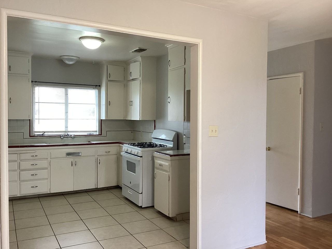 1534 W Cambridge Ave - Photo 4 of 21