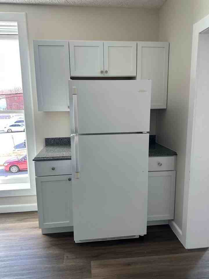 1024 Main St - Photo 3 of 9