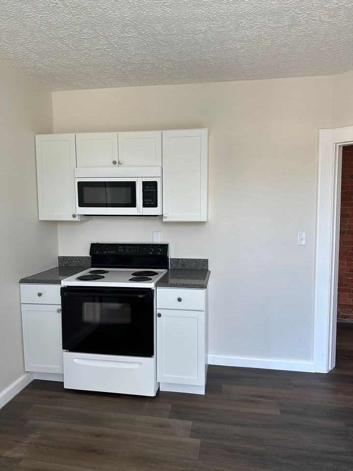 1024 Main St - Photo 4 of 9