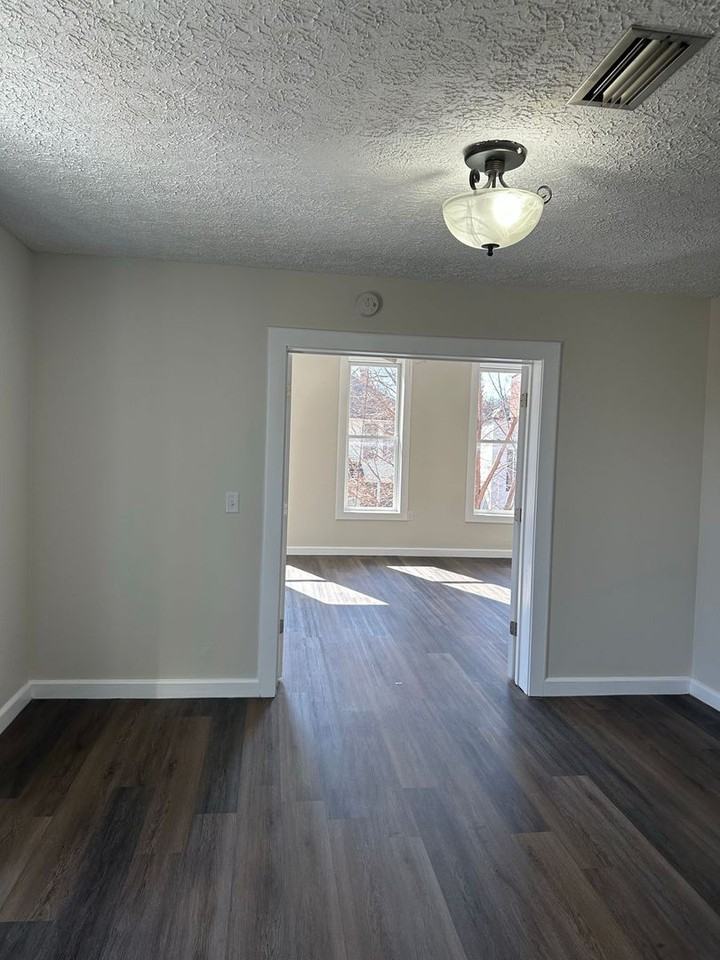 1024 Main St - Photo 6 of 9