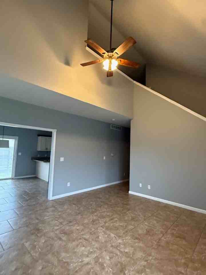 404 Dalhlia Dr - Photo 2 of 16