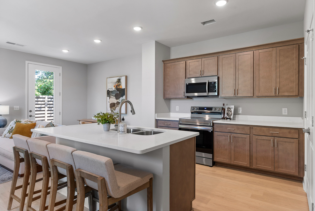 8811 James Creek Dr - Photo 4 of 10