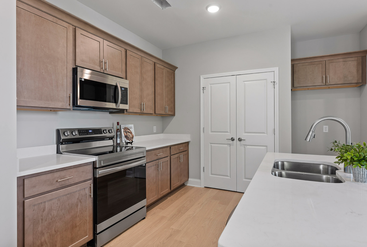 8811 James Creek Dr - Photo 5 of 10