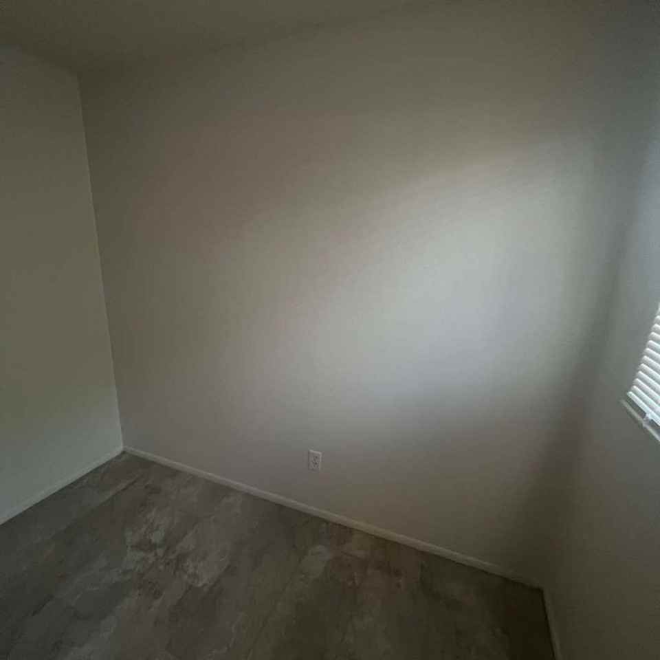 3708 Estelle St - Photo 4 of 27