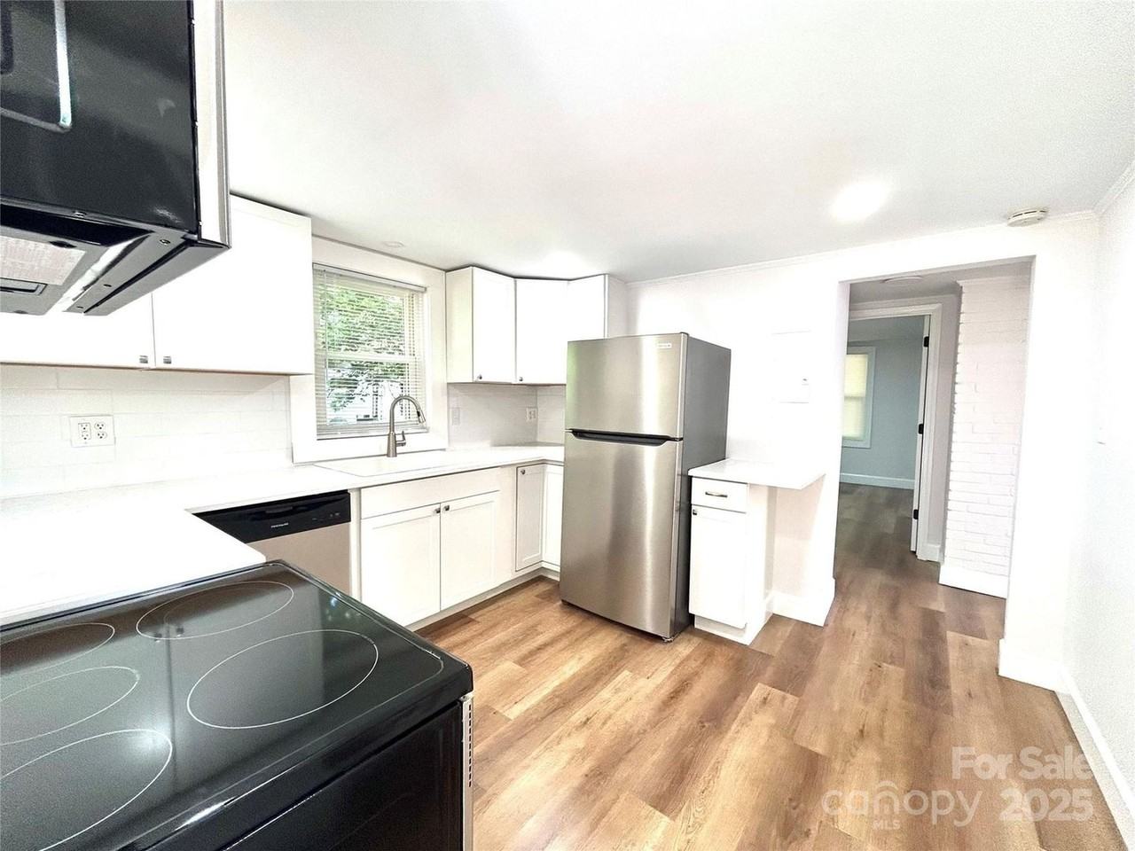 1034 Charles Ave - Photo 5 of 12