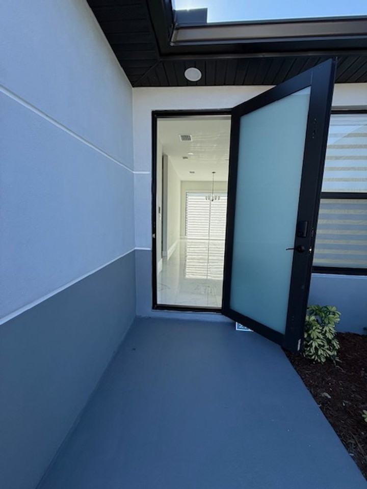 640 Central St E - Photo 2 of 40