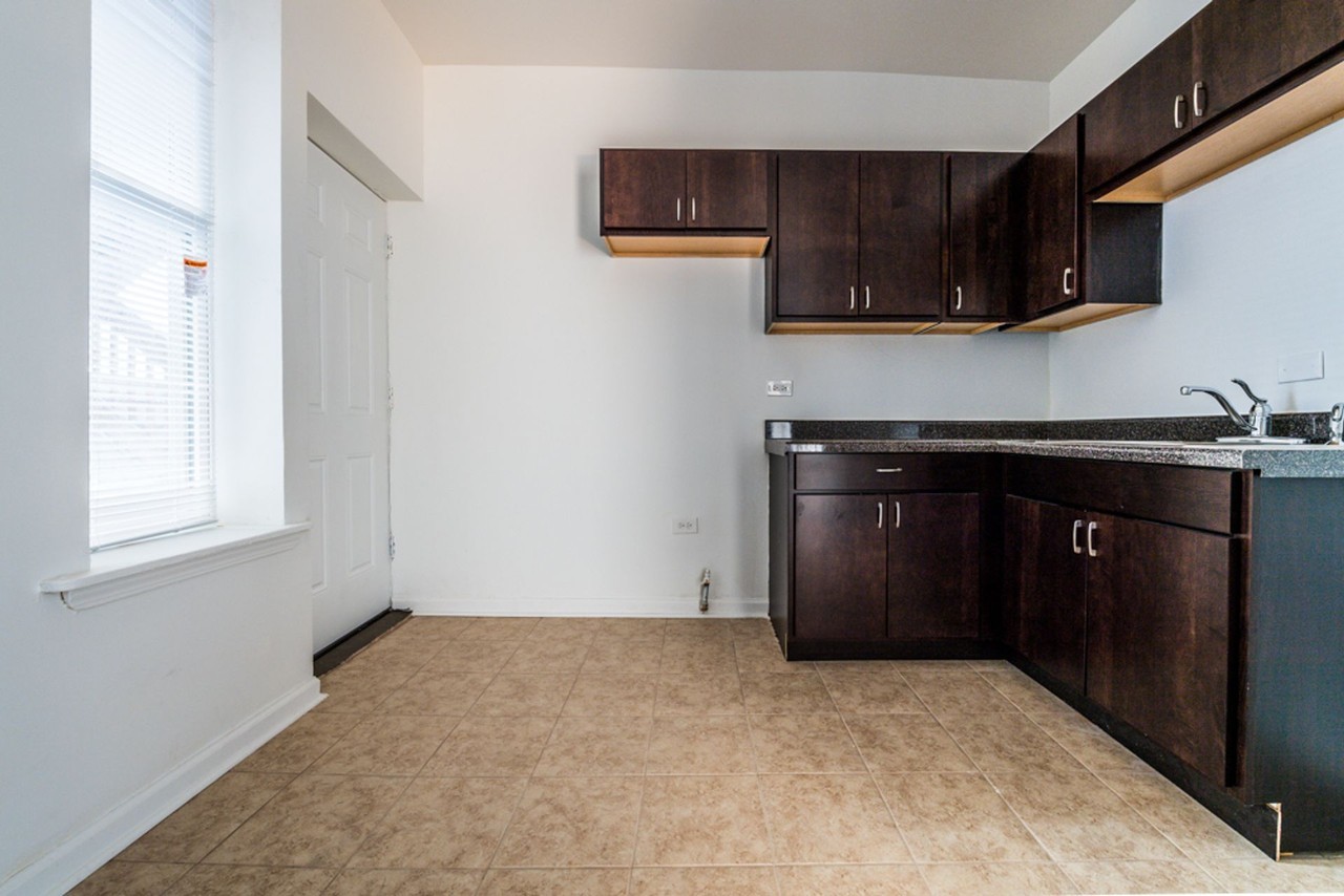 400 S Laramie - Photo 4 of 15