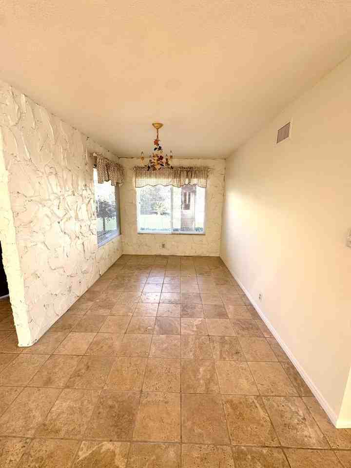 246 Grandridge Ct - Photo 4 of 38