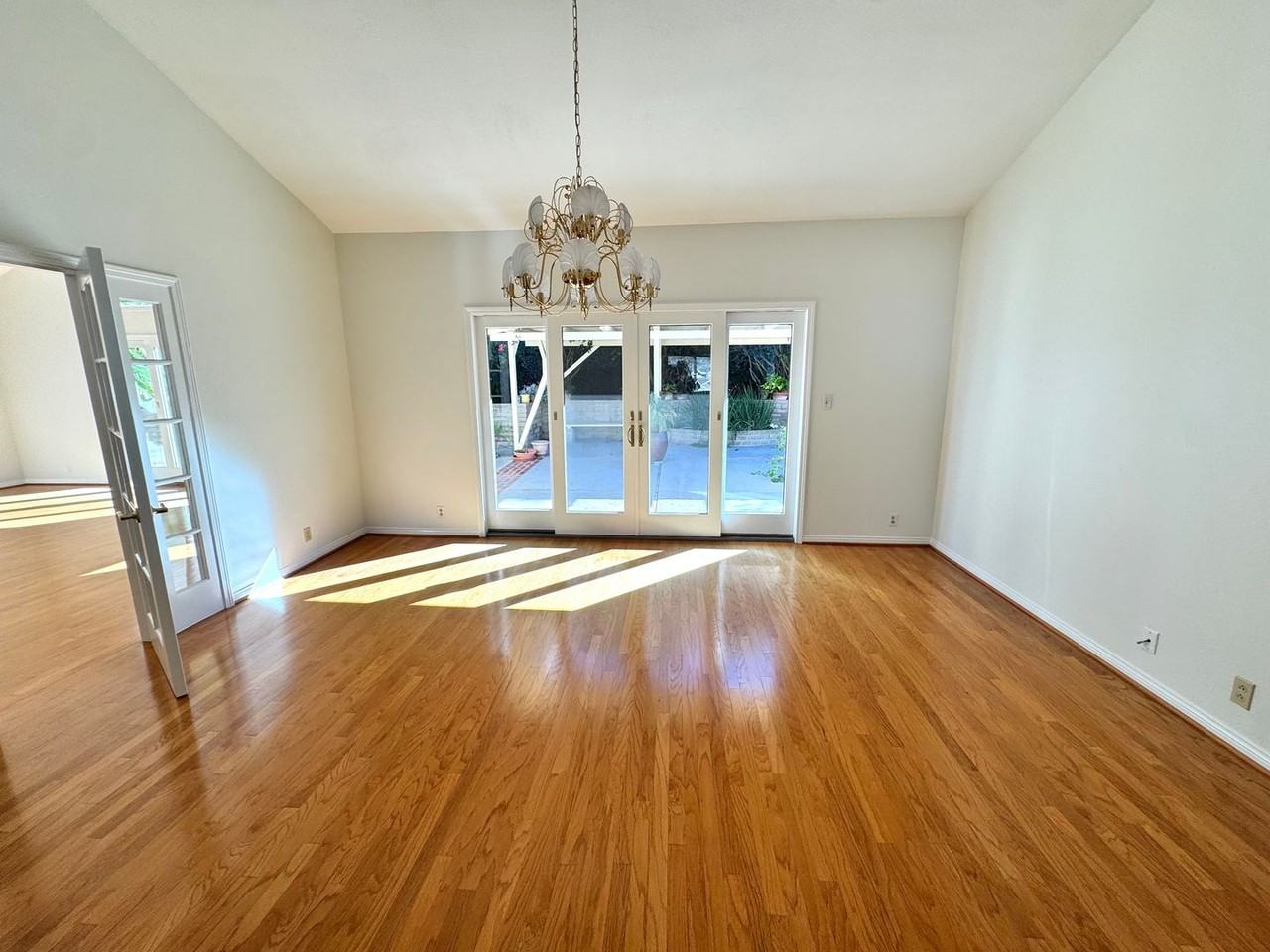 246 Grandridge Ct - Photo 6 of 38