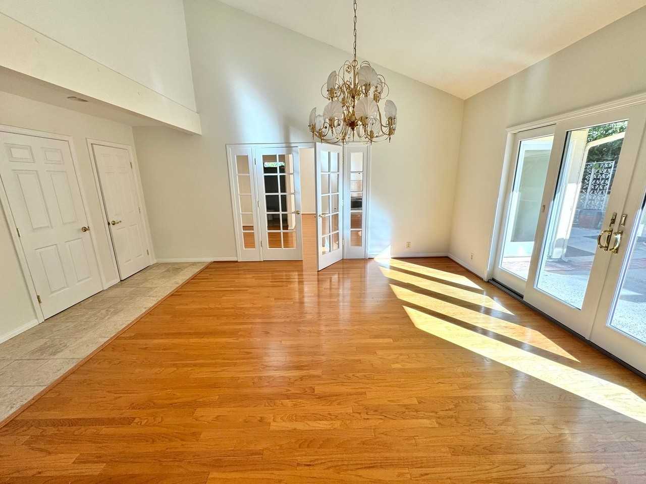 246 Grandridge Ct - Photo 7 of 38