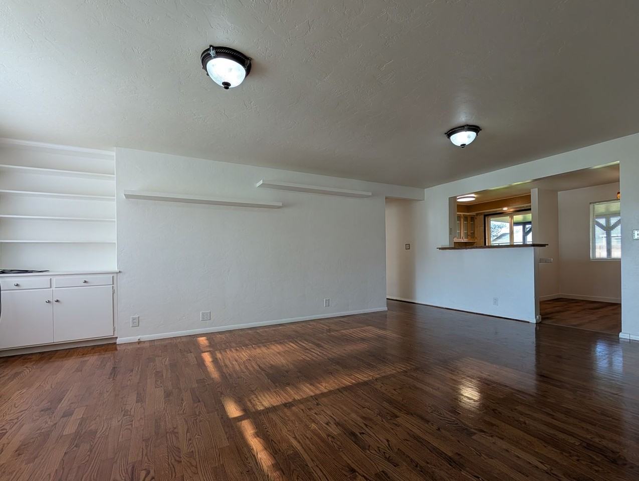 1370 I St - Photo 5 of 24