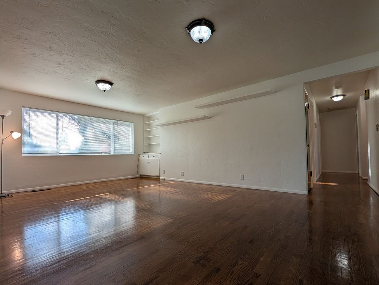 1370 I St - Photo 6 of 24