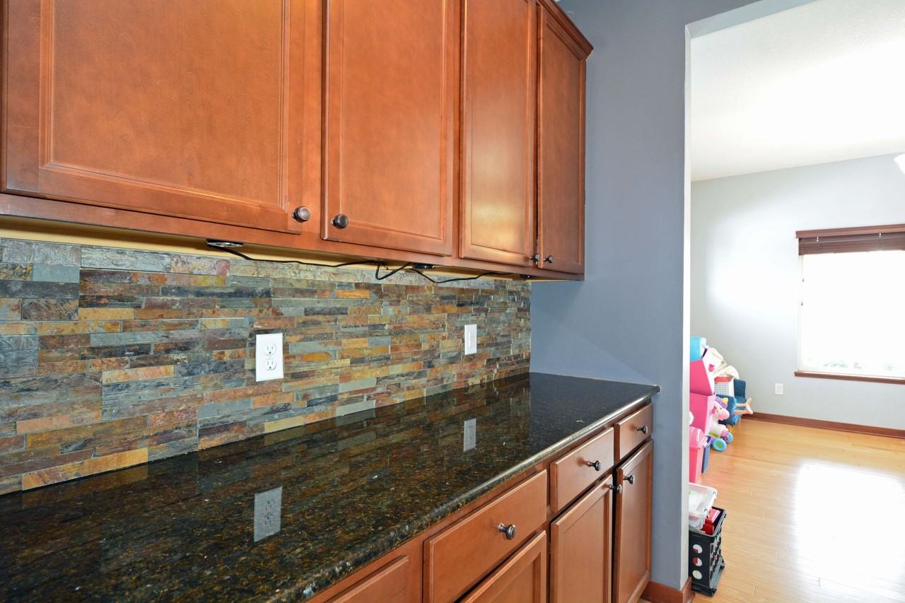 1225 Moers Dr - Photo 5 of 34