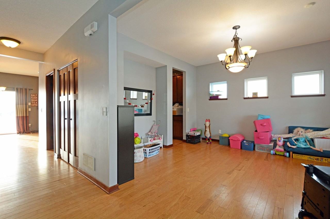 1225 Moers Dr - Photo 7 of 34