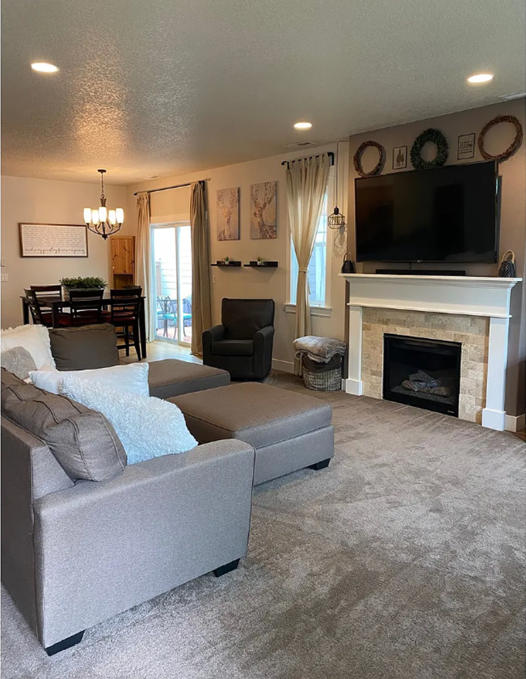 550 Sw 200th Ave - Photo 3 of 8