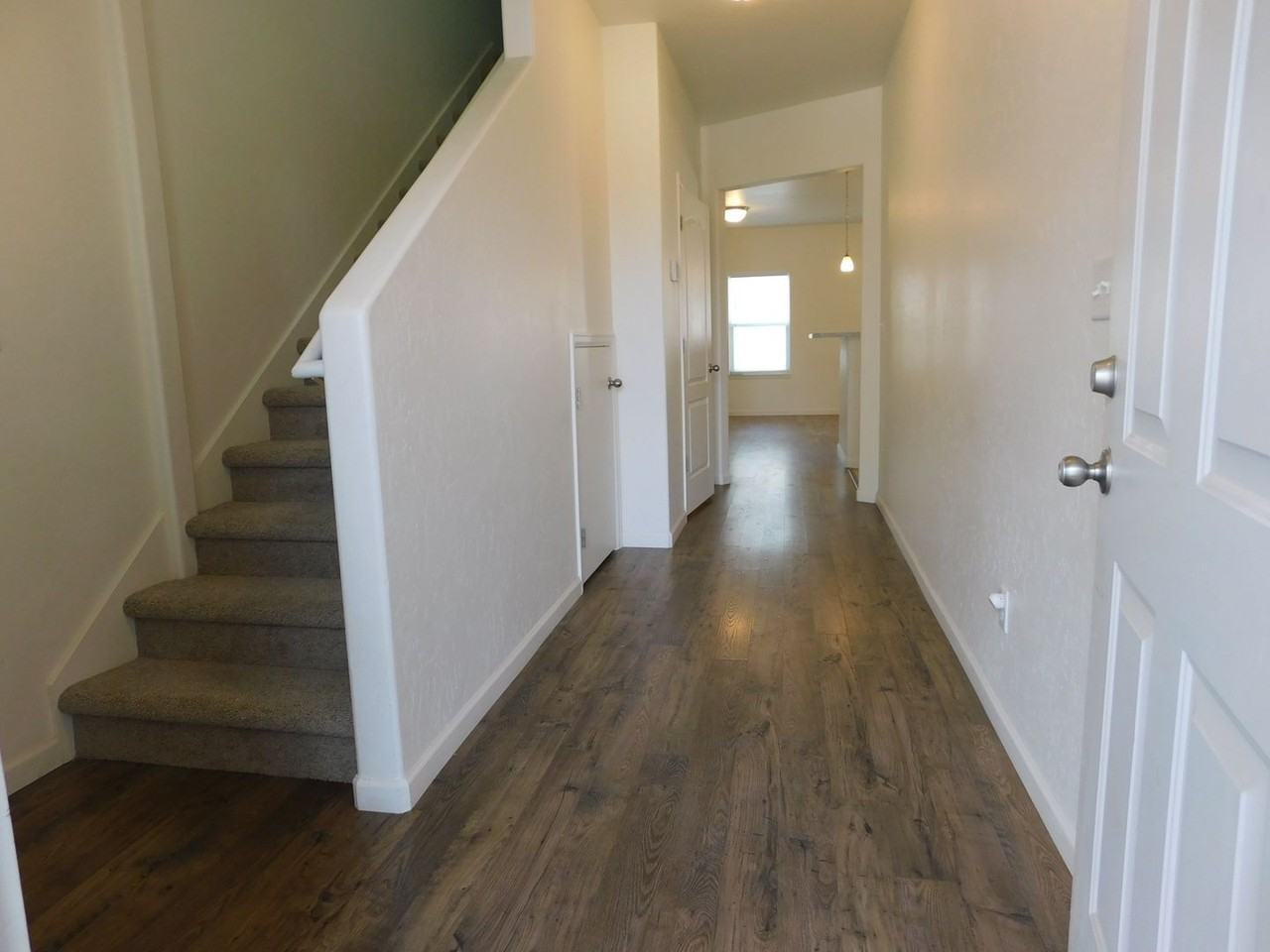 621 Zenith Ln #B - Photo 4 of 22