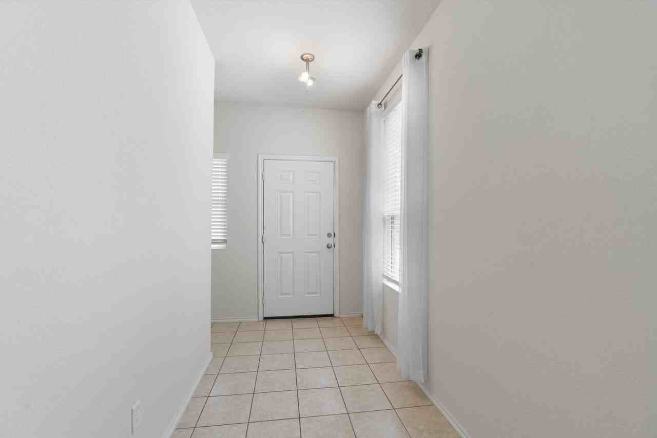 126 Boxwood Dr - Photo 3 of 28