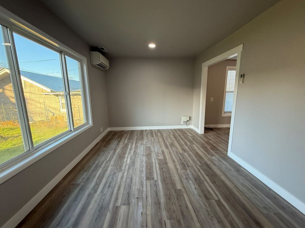 711 Methow St - Photo 3 of 7