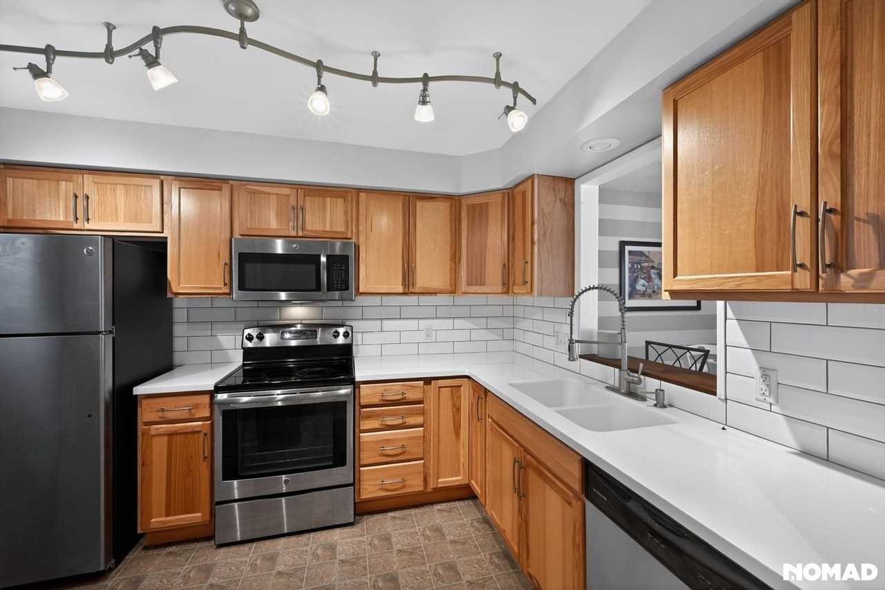 18101 Stoneridge St - Photo 2 of 26