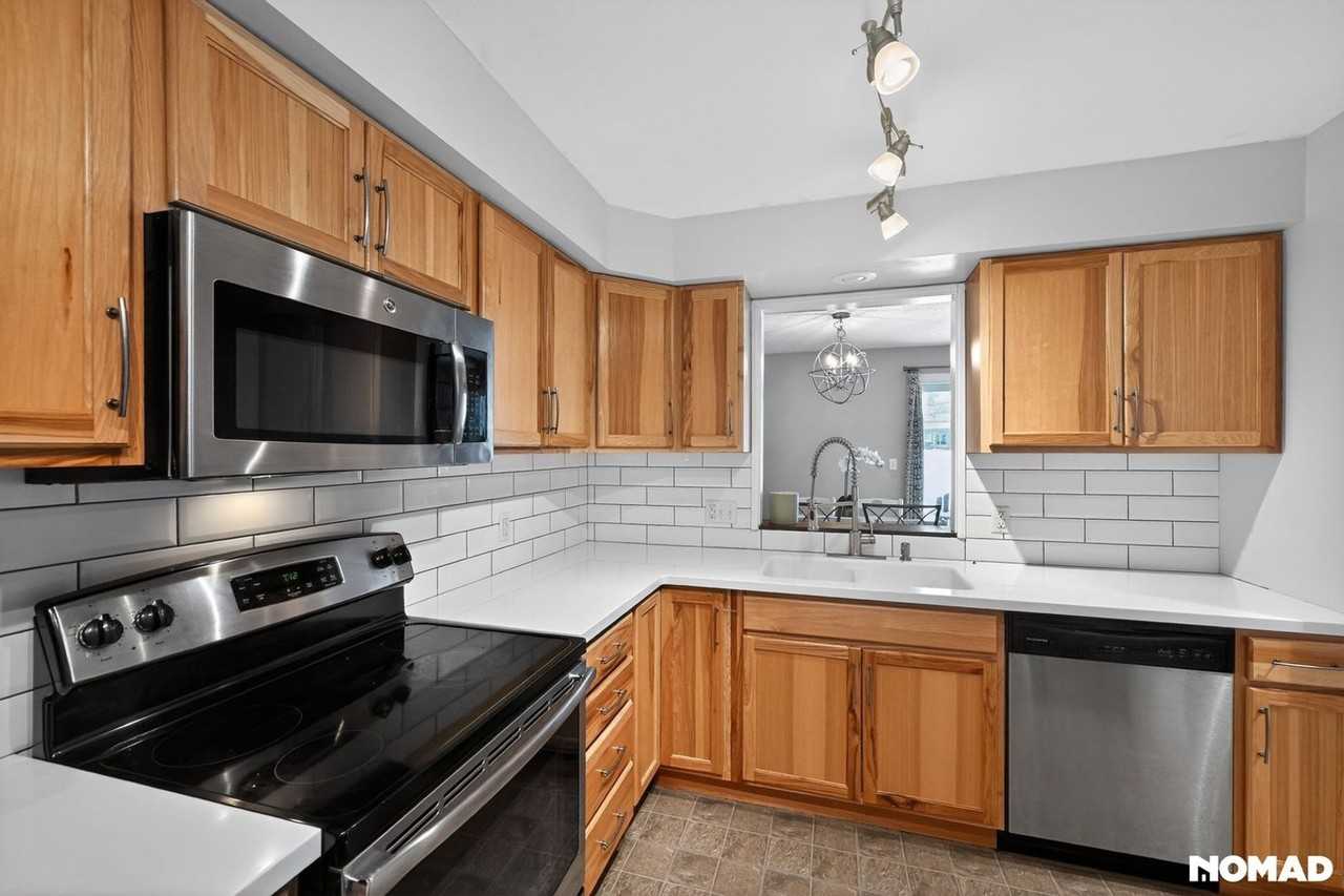 18101 Stoneridge St - Photo 3 of 26