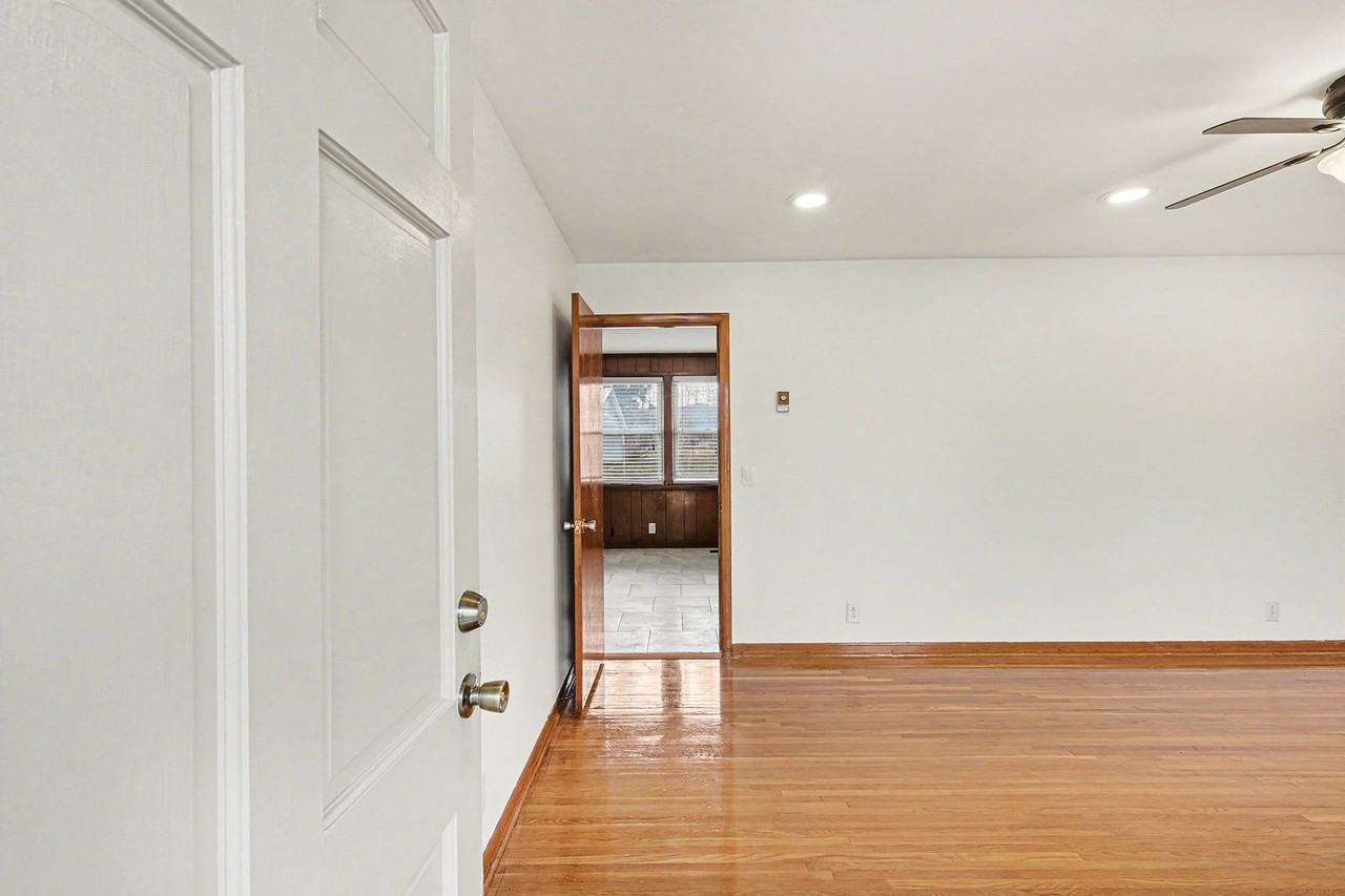 6609 Beacon Ln - Photo 3 of 15