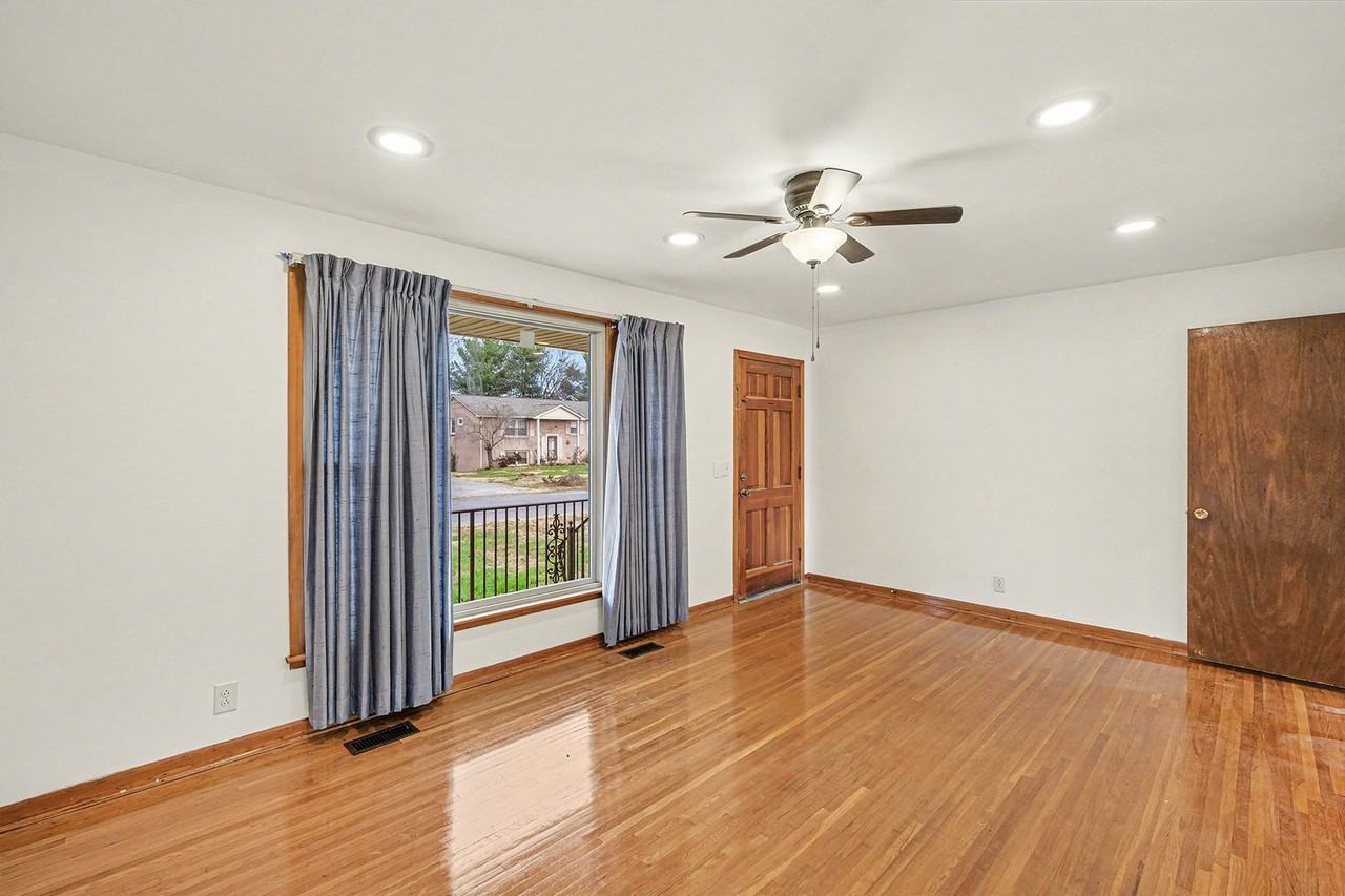 6609 Beacon Ln - Photo 4 of 15