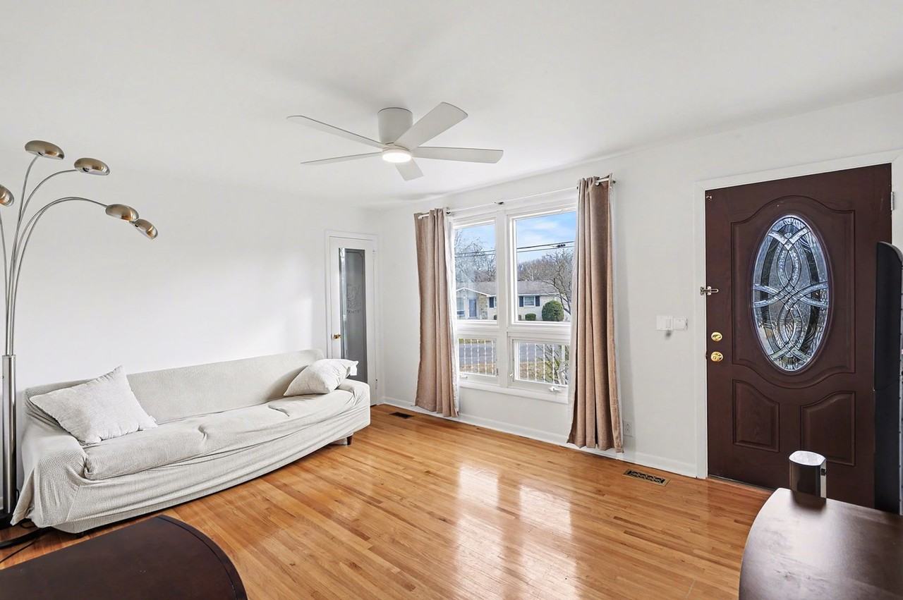 6600 Beacon Ln - Photo 2 of 15