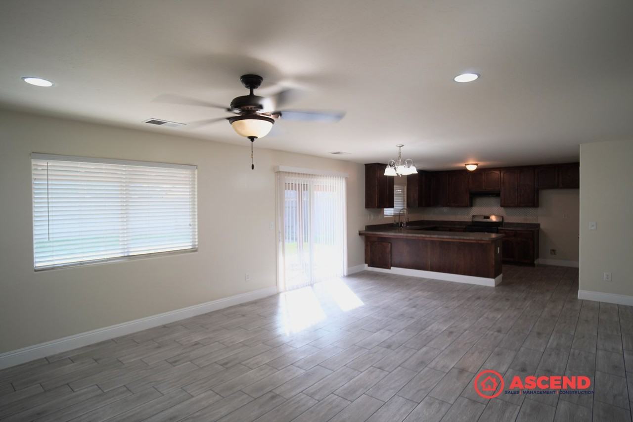 301 Alysheba Dr - Photo 3 of 26