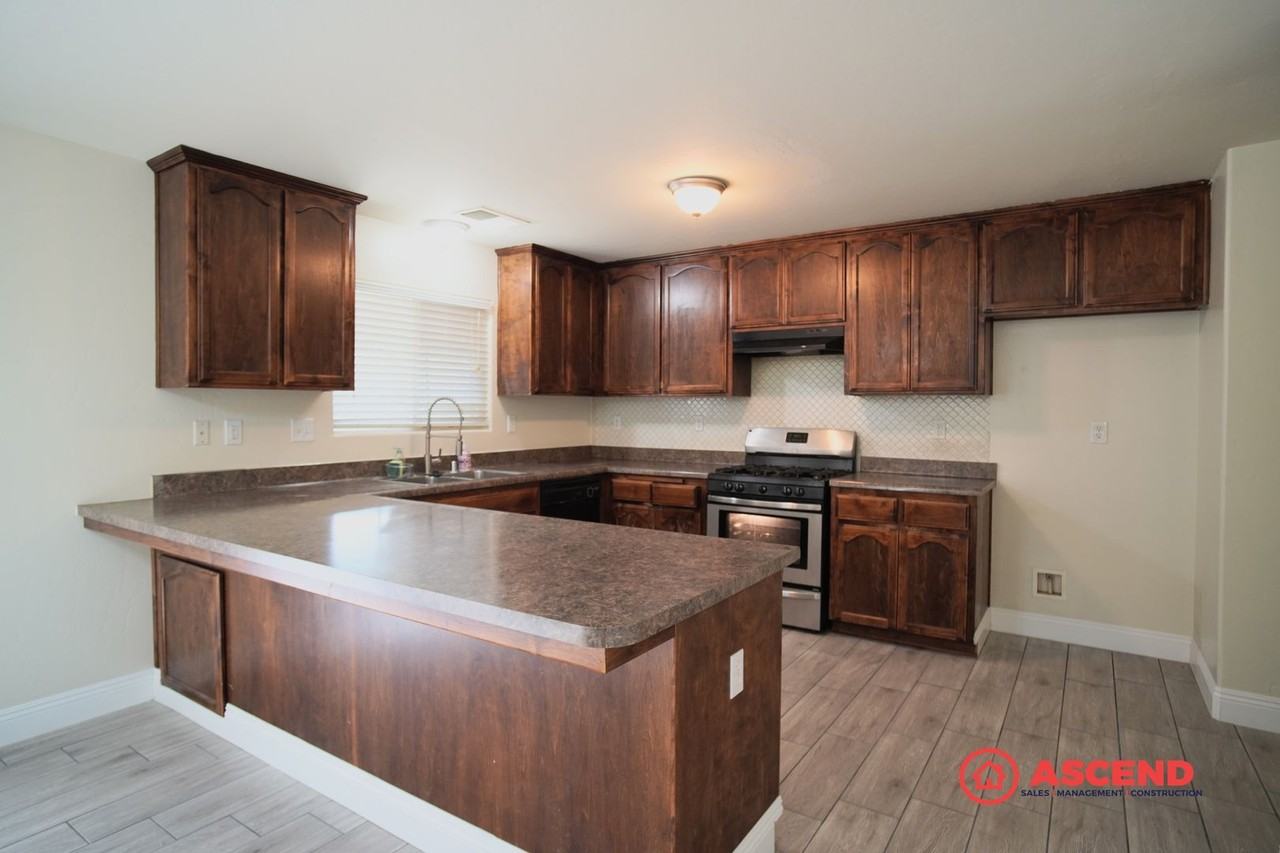 301 Alysheba Dr - Photo 5 of 26