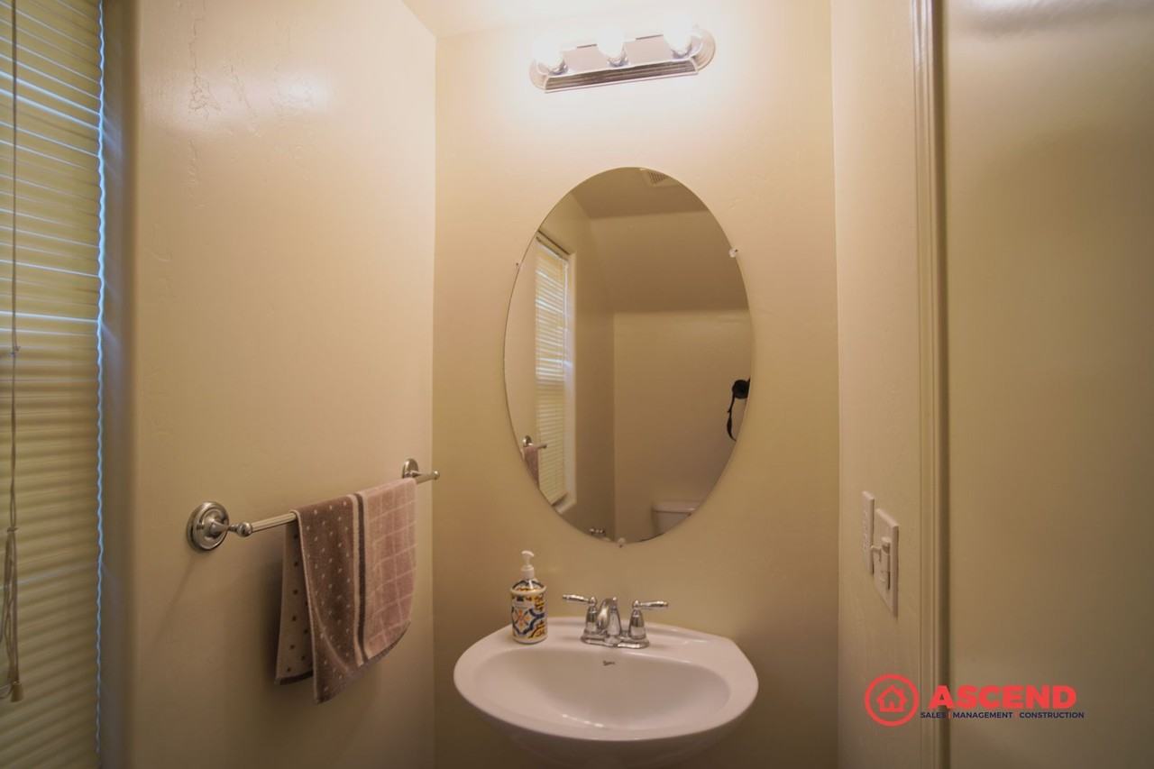 301 Alysheba Dr - Photo 6 of 26