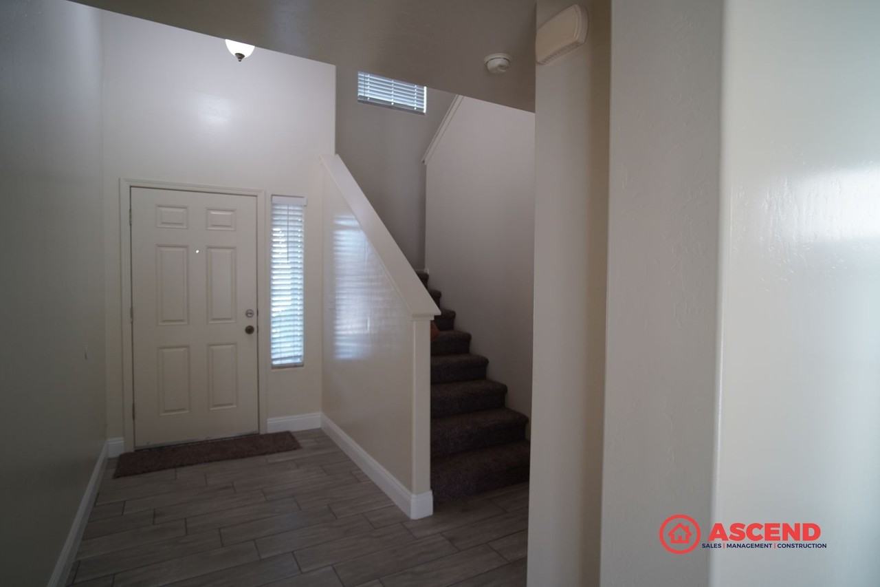 301 Alysheba Dr - Photo 7 of 26