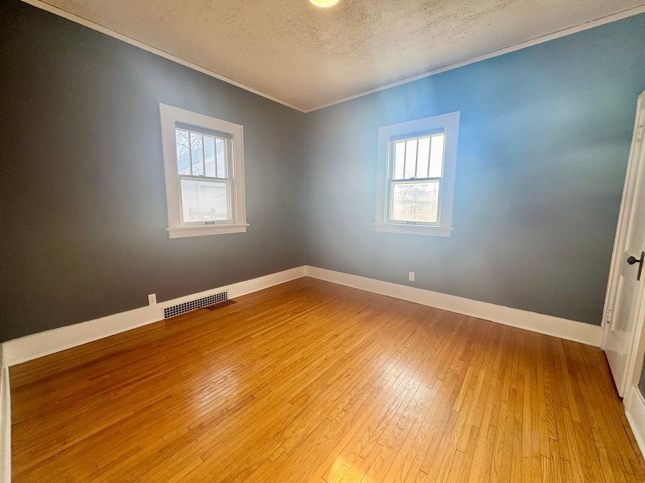 810 S 35th St - Photo 7 of 25