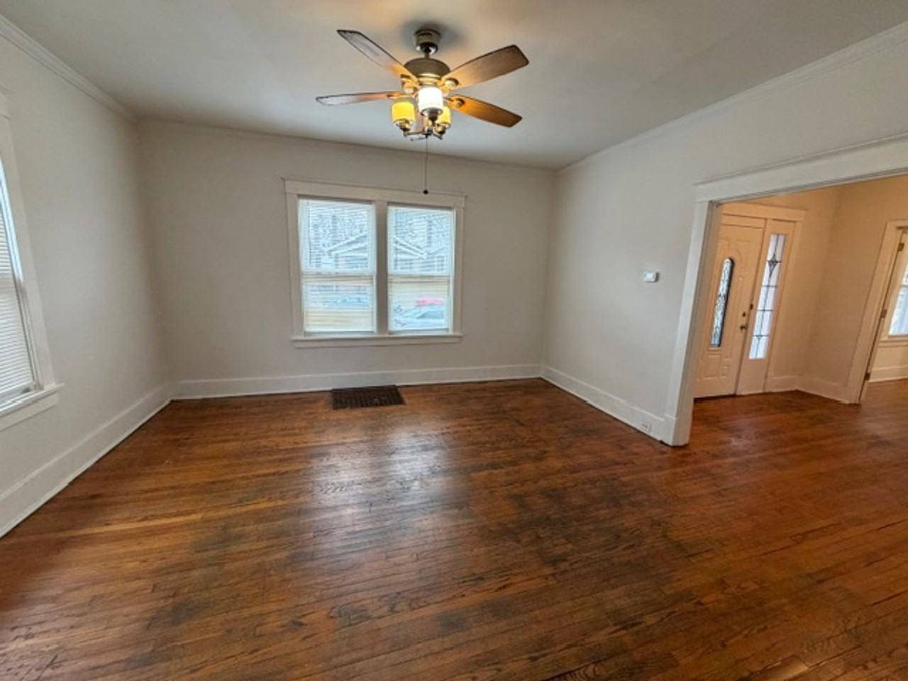 1025 Hornsby Ave - Photo 3 of 11