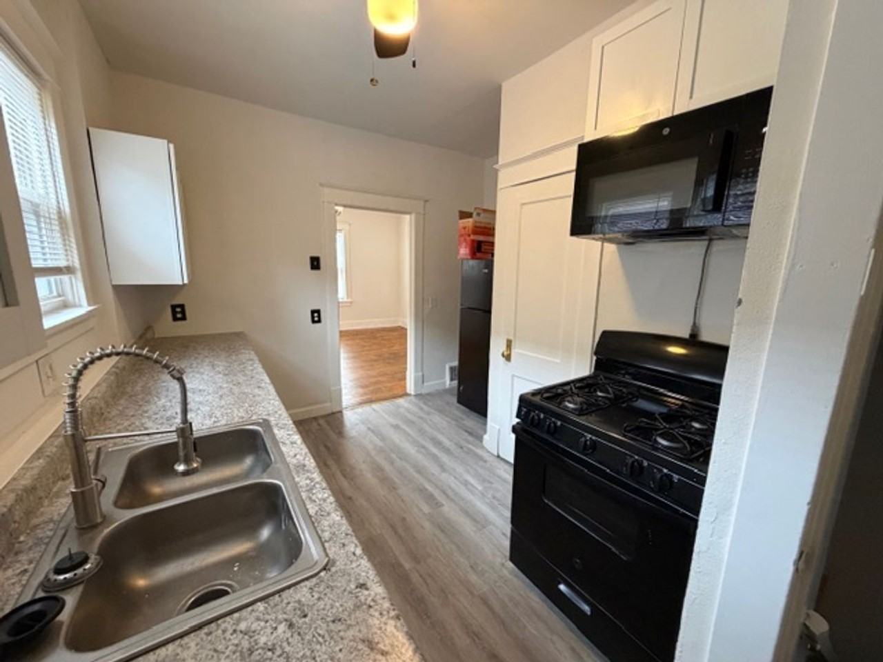 1025 Hornsby Ave - Photo 7 of 11