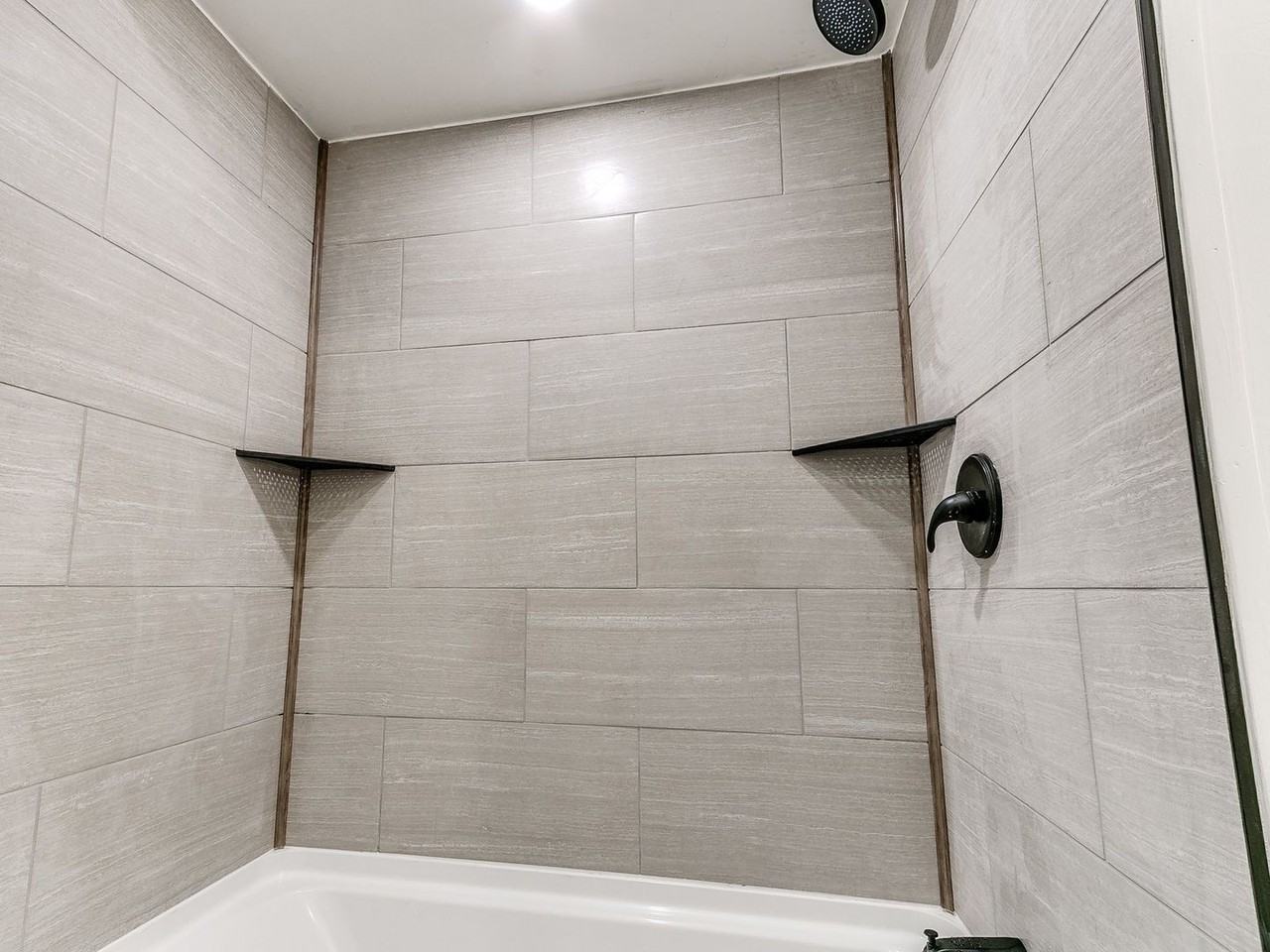 1812 W Noble Ave - Photo 4 of 50